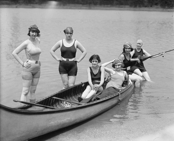Actress Kay Laurell and friends in a canoe, 1922. 