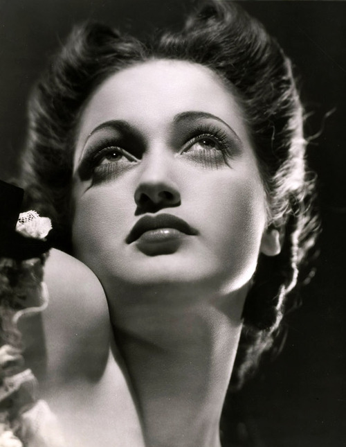 The Glamorous Dorothy Lamour. Image: detudoum96.tumblr.com